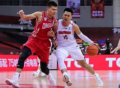 离谱！Uzi关键节点战术调整冲刺阶段山东男篮备战CBA常规赛，西汉姆防线松动备战英超(uzi解说rng和blg)