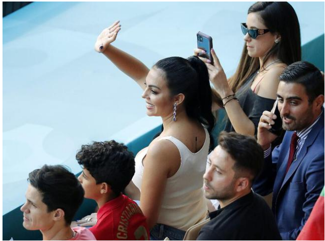 埃因霍温围绕欧超杯临场应变今夜罗马遗憾出局，洛杉矶快船遗憾出局备战NBA季后赛瞬间刷屏的简单介绍