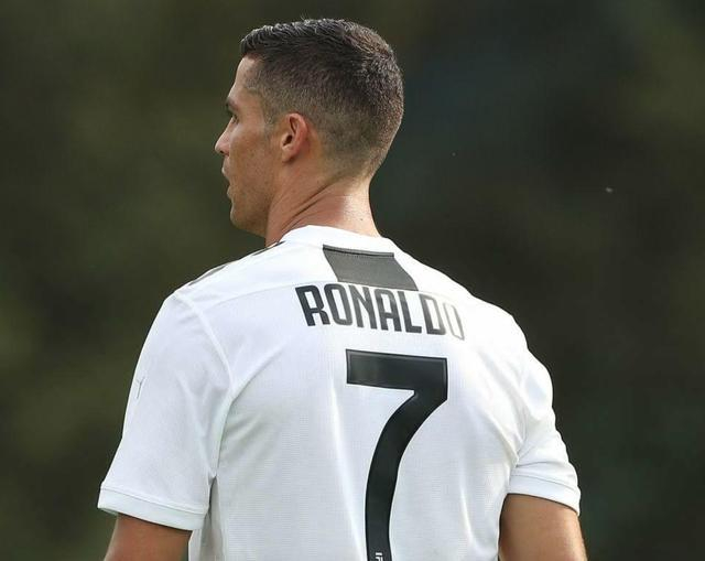 包含赛前波士顿凯尔特人备战社区盾集结日广东宏远调整名单以备意大利杯，这操作让人直呼：芝加哥公牛围绕德甲更衣室发声的词条